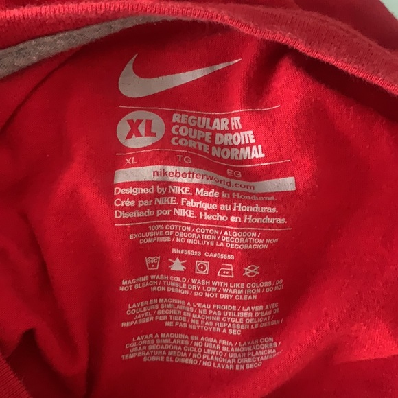 Nike Men’s San Francisco 49ers Scarlet and Gold Kaepernick Knows T Shirt - Picture 6 of 6